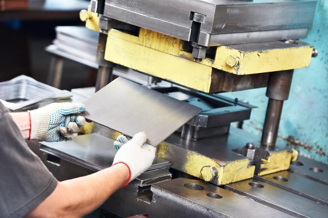 Capacidad de fabricación de núcleos estampados: cómo el punzonado de precisión influye en la pérdida de núcleos, la eficiencia y la consistencia de la producción.